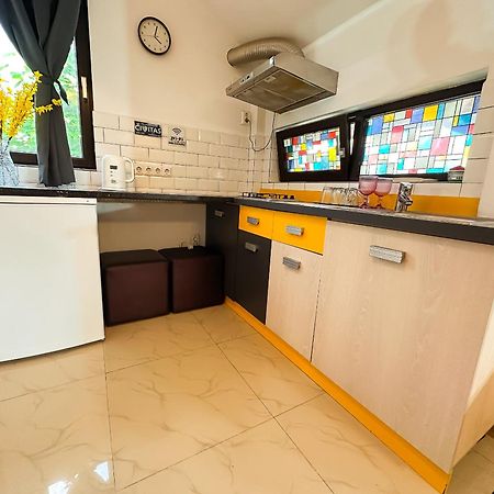 The Vintage - Wonderful Apartment In Best Location Крайова Екстериор снимка