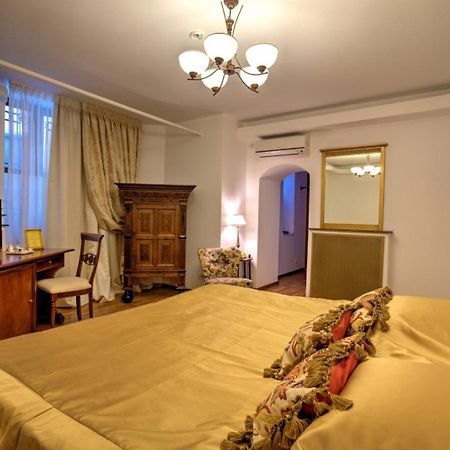 The Vintage - Wonderful Apartment In Best Location Крайова Екстериор снимка