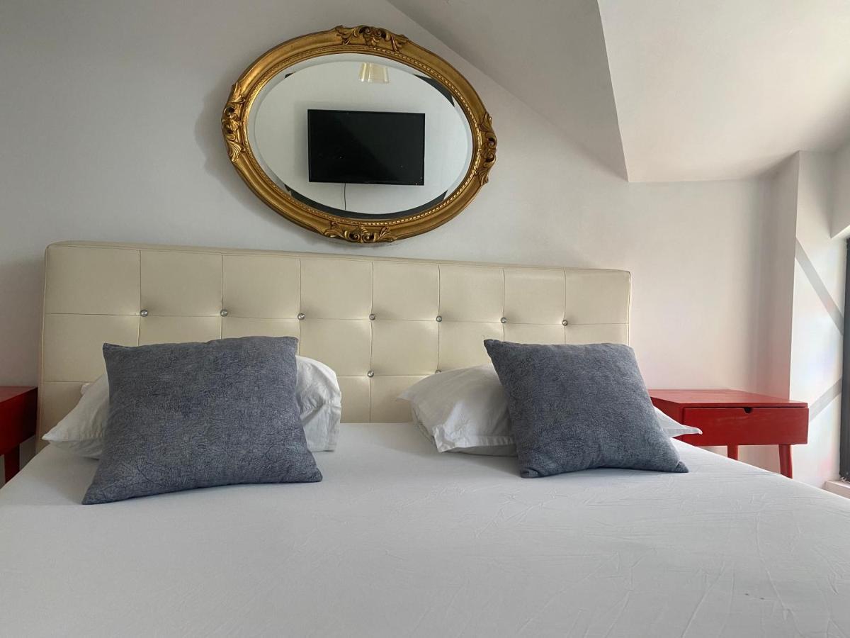 The Vintage - Wonderful Apartment In Best Location Крайова Екстериор снимка