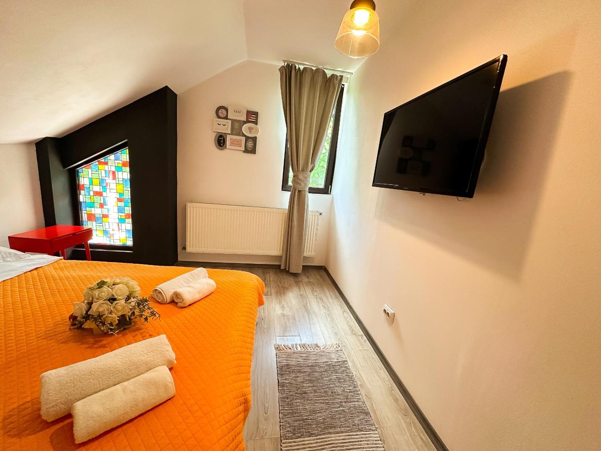 The Vintage - Wonderful Apartment In Best Location Крайова Екстериор снимка