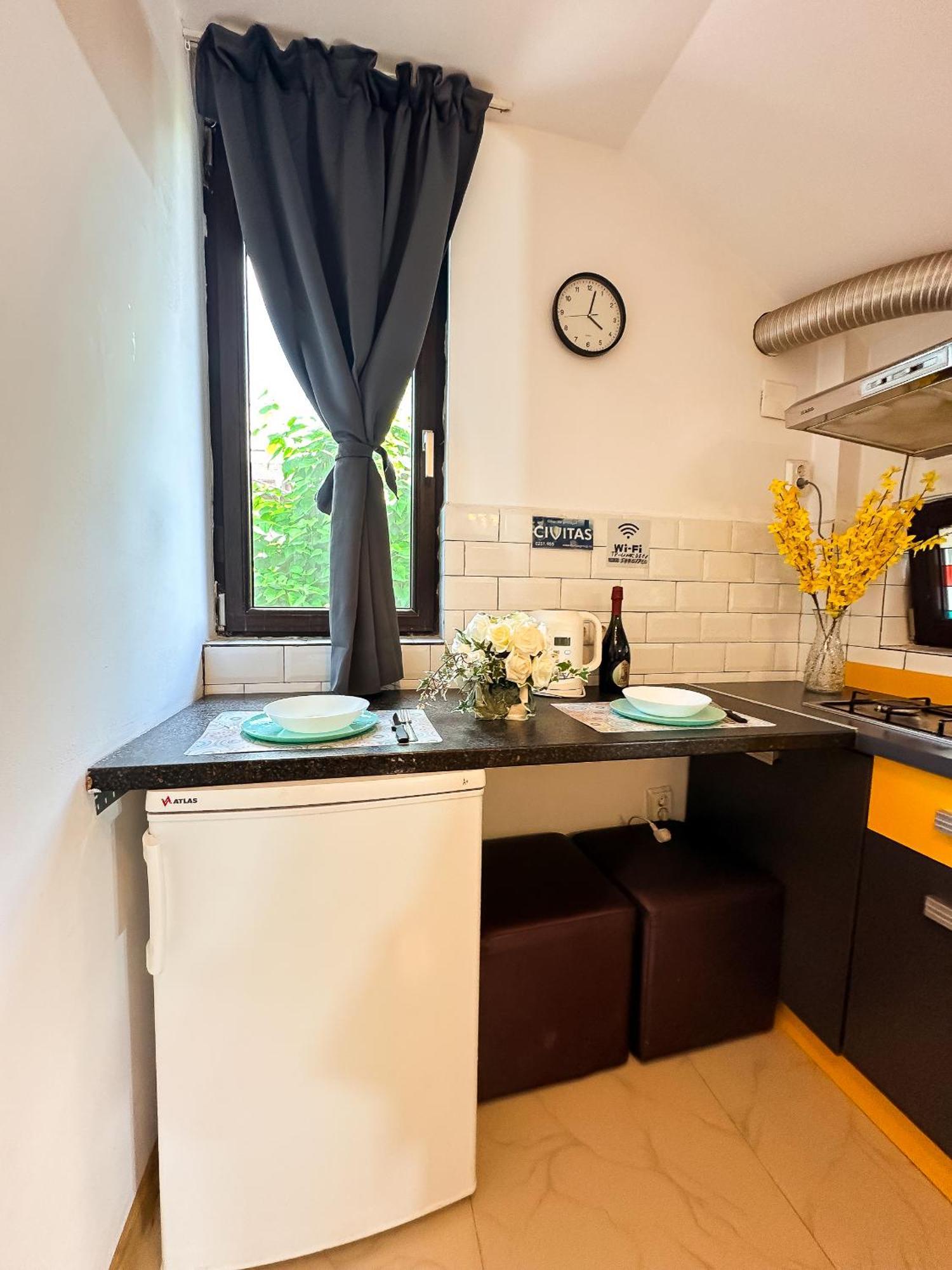 The Vintage - Wonderful Apartment In Best Location Крайова Екстериор снимка