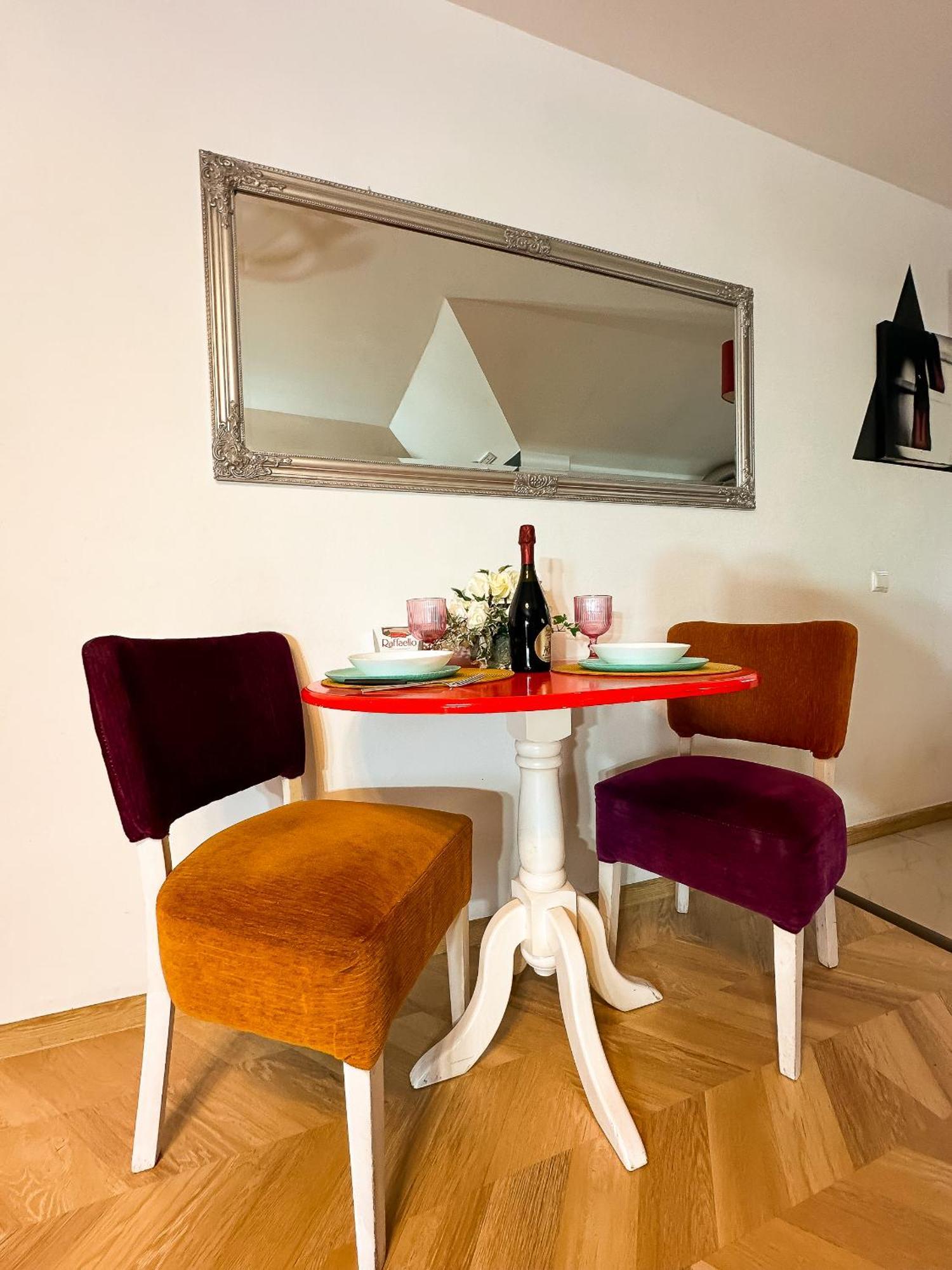 The Vintage - Wonderful Apartment In Best Location Крайова Екстериор снимка