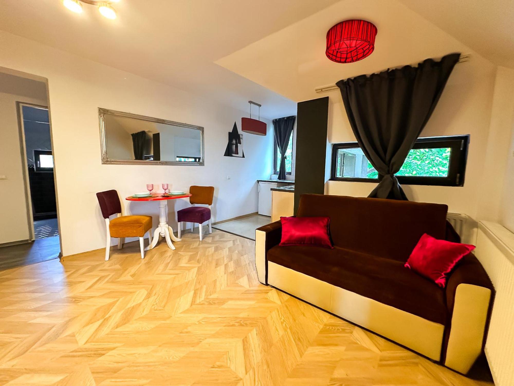 The Vintage - Wonderful Apartment In Best Location Крайова Екстериор снимка