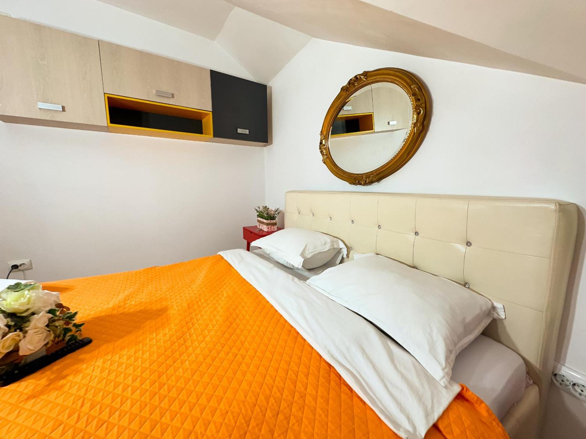 The Vintage - Wonderful Apartment In Best Location Крайова Екстериор снимка