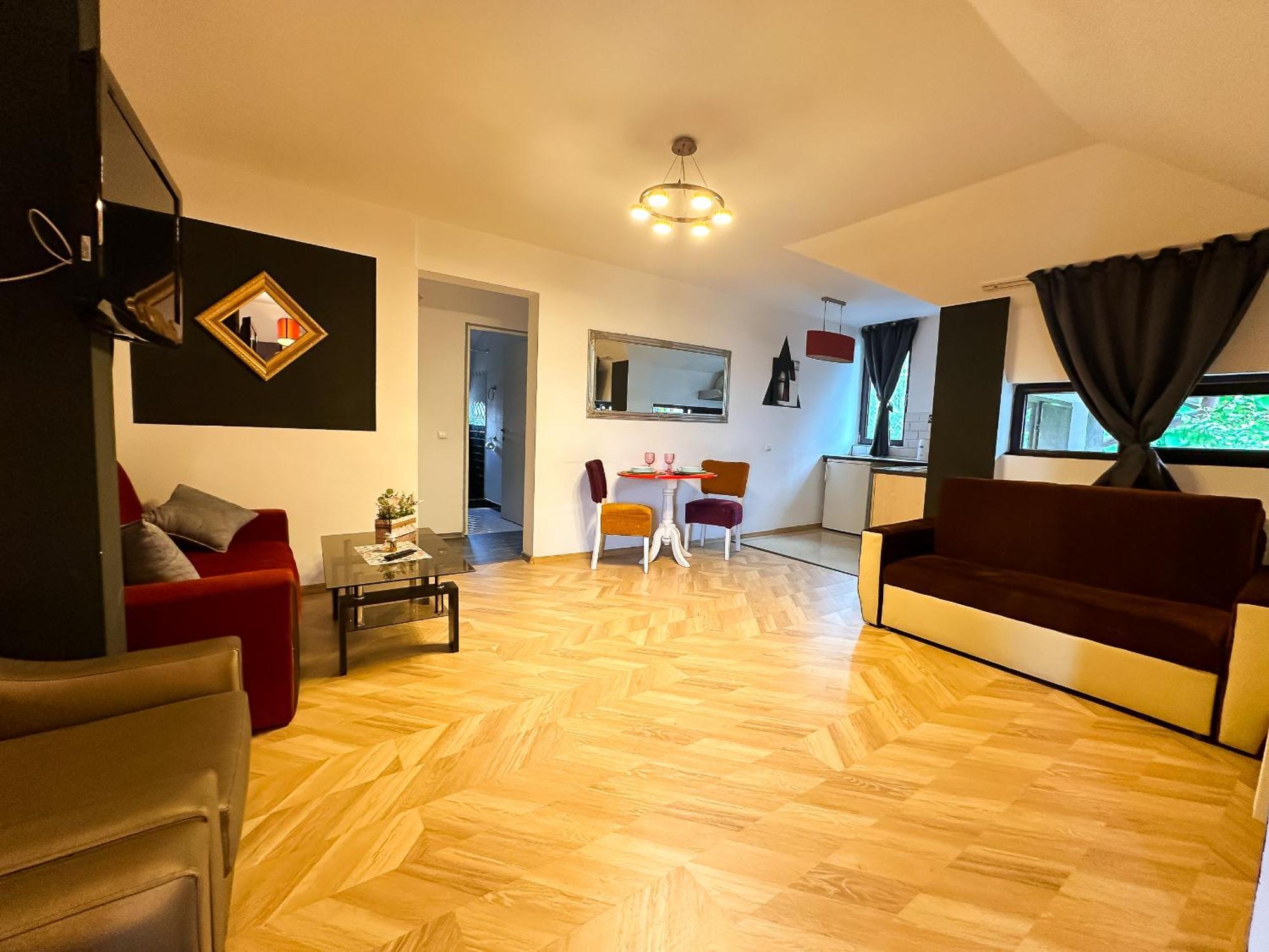 The Vintage - Wonderful Apartment In Best Location Крайова Екстериор снимка